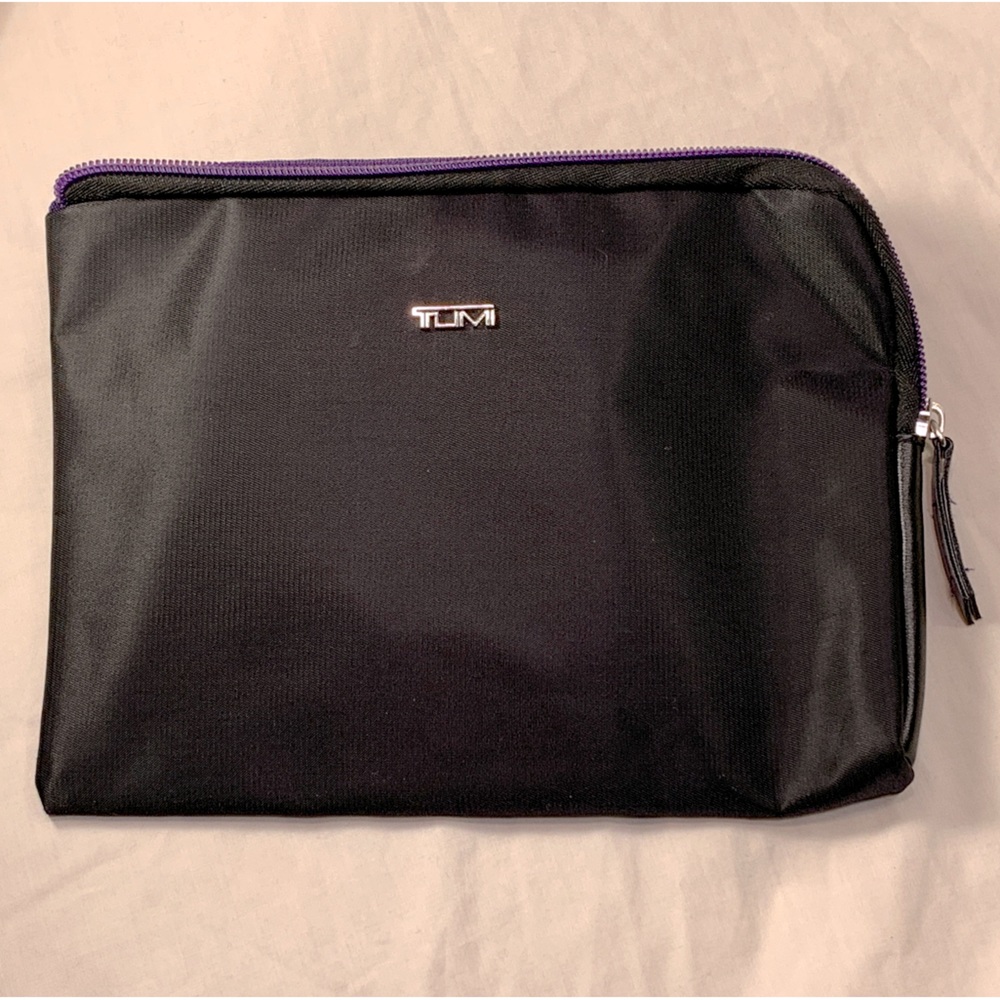 Tumi for Delta Black Nylon, Purple Zipper & Lining Accessory Travel Everyday Bag